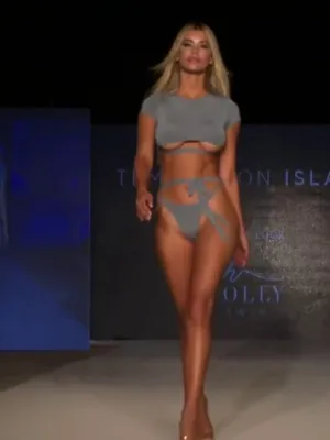 #Fashion Show #Vertical Porn