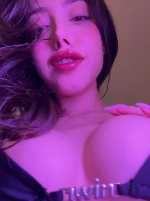 #Brunette #Solo #Pornstar #Onlyfans #Allumeuse #Seins Artificiels #Tiktok Porn #Fuites Instagram #Tiktok18+ #Ruth Lee