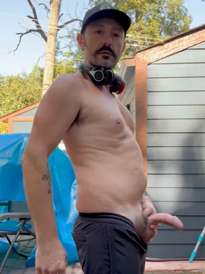 #Amatoriali #Cumshot #Cazzo Grosso #Da Sola #All'aperto #Omosessuale #Precum #Giardino #Tubo #Cuffie #Baffi #Cappello