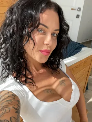 #Amatoriali #Brune #Tatuaggi #Bella #Da Sola #Onlyfans #Provocazione #Valya Sky