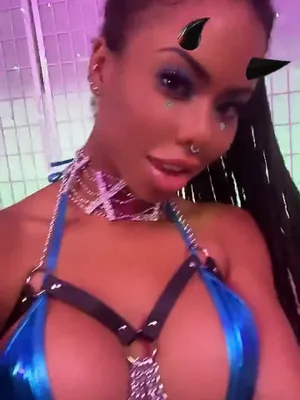 #Amateurs #Brunette #Ebony #Effects #Solo #Onlyfans #Teasing #Bra #Kira Noir #Choker #Vertical Porn #Leaks #Onlyfans Models