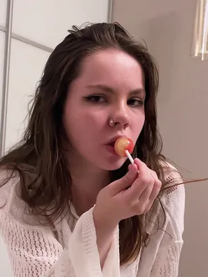 #Amatoriali #Adoloscente #Brune #Piercing #Onlyfans #Lecca Lecca #Cute Girl #Ragazza Carina Di18Anni #Porno In Verticale #Piercing Al Naso #18 #Cathy Dolce Caramella
