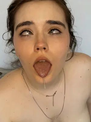 #Amateurs #Brunette #Glasses #Onlyfans #Ahegao #Drooling #Vertical Porn #Wow Karoliine