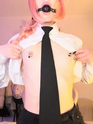 #Amatéři #Bondáž #BDSM #Piercingv Bradavkách #Sólo #Onlyfans #Roubík #Růžové Vlasy #Ball Gag