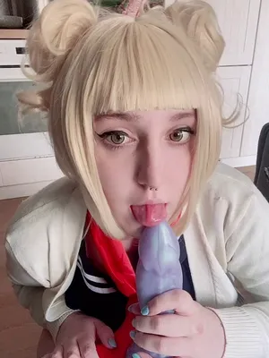 Playing sailor moon while slurping on a dildo? Oh yeah, that’s what I’m talking about. 🔥 Sessions like these make me wet AF!