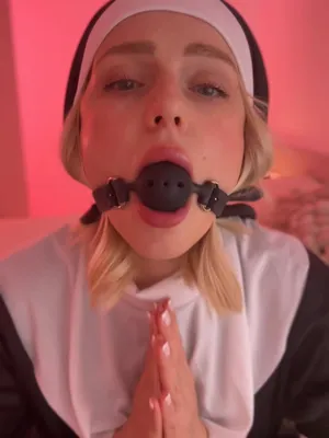 #Amatéři #Blondýnky #BDSM #Masky #Fetiš #Kostýmy #Sólo #Roubík #Sexy #Ball Gag #Lexy #Nun Costume