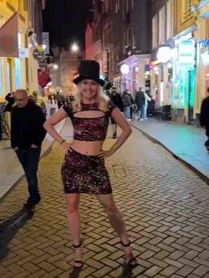 #Public #Blonde #Funny #Anna Delos #FYP #Viral #Vertical Porn #Magic