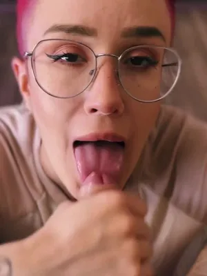 #Blowjob #Glasses #POV #Short Hair #Zbliżenie #Pov Blowjob #Vertical Porn #Nika Reznik