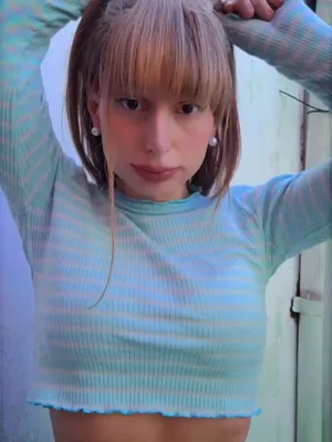 #Teasing #Sexy #Rubia #Tongue Piercing #Belly Piercing #Joven #Colololas #Crop Top #Espejo #Tiktok18+