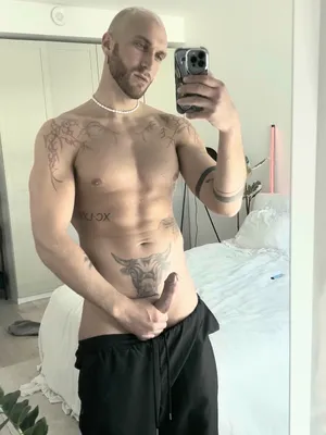 #Tetování #Velký Péra #Svaly #Před Zrcadlem #Sólo #Homosexuálové #Vousatí #Bald #Piercing V Nose #Hraní S Pérem #Ukazování Péra