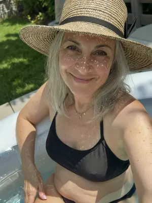 #Amatoriali #Mature #Pubblico #Piscina #Da Sola #All'aperto #Provocazione #Costume Da Bagno #Chat #Hat #Tiktok Porn #Perdite #Tiktok18+ #Contenuto Per Adulti #Contenuto Esclusivo #Vendita Contenuti #Live Flirt #Mommy Ridesu33 #Chat With Me