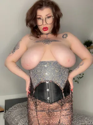 #素人 #Redhead #Tattoo #Glasses #Solo #Onlyfans #焦らし #Corset #Big Natural Tits #Sexy #Vertical Porn #Leopard Print #Poly Flames