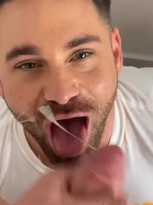 #Blowjob #Cumshot #Facial #POV #Bareback #男同 #Bearded #Fucking #打飞机 #吸蛋蛋 #粗屌 #Vertical Porn