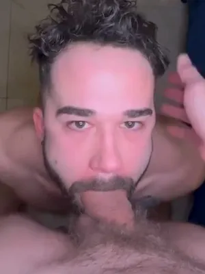 #Mamada #Tatuaje #Garganta Profunda #Corrida #Facefuck #de- D Esde Su Propia Perspectiva #A Pelo #Gay #Barbudo #Joder #Haciéndose Una Paja #Casco