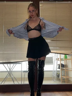 #Rubia #Gafas #Lencería #Tacones #Solo #Onlyfans #Provocación #Caliente #Diosa Athena