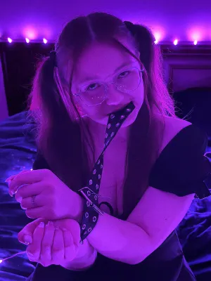#Teen #Glasses #Petite #Beautiful #Onlyfans #Photos #Kleine Emmi