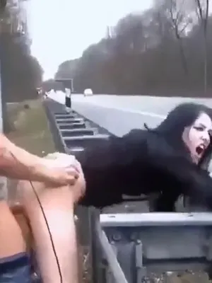 Caught in the act, huh? Giving roadside service a new meaning. Swipe for more public indulgence adventures.