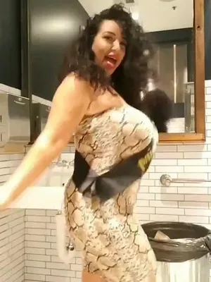 #Big Tits #Brunette #Onlyfans #BBW #Vertical Porn #Leaks #Onlyfans Models #Subrina Lucia