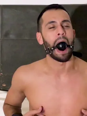 #BDSM #Masturbazione #Cumshot #Atletica #Gagged #Porno In Verticale