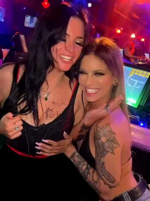 #Onlyfans #Vertical Porn #Leaks #Onlyfans Models #Onetriickpony