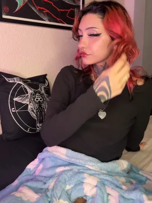 #Amatoriali #Rosse #Tatuaggi #Figa #Bella #Da Sola #Onlyfans #Sensuale #Cute Girl #Capelli Colorati #Piercing All' Ombelico #Piercing Al Naso #Butterfly Tattoo #Cloud Blanket