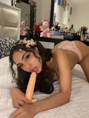 #Brunette #Dildo #Solo #Dildo Blowjob #Vertical Porn #Leaks
