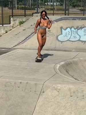 #Asian #Publicznie #Brunette #Tattoo #Glasses #Public Flashing #Pigtails #Kolczyk W Pępku #Vertical Porn #Philippines #Skate Boarding