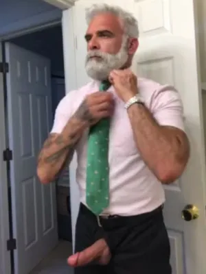 #Pelosa #Tatuaggi #Atletica #Da Sola #Spogliarsi #Omosessuale #Barba #Hairy Cock #Farsi Una Sega #Cazzo Duro #Uomo Anziano #Abito #Cazzo Saltellante