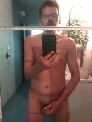 #Amateurs #Glasses #Czech #Mirror #Solo #Jerking Off #Vertical Porn #Older Guy