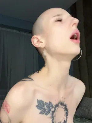 #Adolescentes #Tatuaje #Onlyfans #Calvo #Perfect Boobs #Jane Hooper