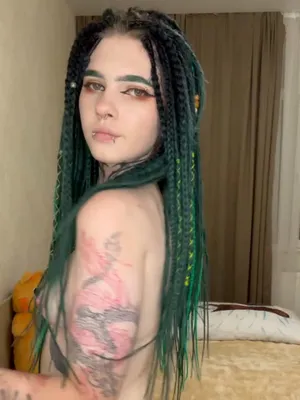 #Titten #Tätowierung #Dreadlocks #Solo #Onlyfans #Necken #Bunte Haare #Vertikal Porno #Tiktok Porn #Mellisa Milch