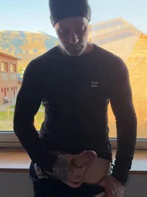 #Tatuaje #Big Cock #Pornhub #Solo #Onlyfans #Gay #Haciéndose Una Paja #Vertical Porn #Exhibicionista En La Ventana #Gorra #Valentino Fox