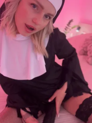 #Loira #Vibrador #Fantasia #fr- F Reira #Roupa Íntima #Solo #Rede #Meias #Sexy #Brincando Com Dildo #Pink Lighting #Nun Costume