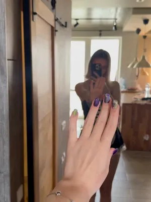 #Amatoriali #Bionde #Specchio #Da Sola #Sensuale #Cute Girl #Corpo Sensuale #Mirror Selfie #Nail Art #Hand Focus