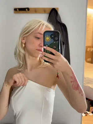 #Amateurs #Nichons #Blonde #Piercing Tétons #Nus #Miroir #Solo #Onlyfans #Corps Séduisant #Sternum Tattoo
