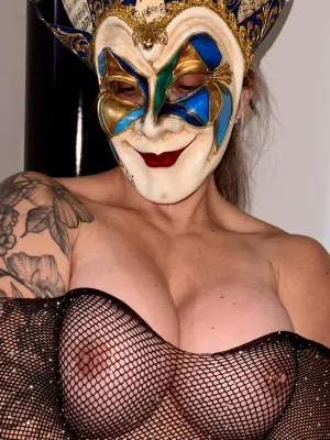 #Tits #Tattoo #Mask #Solo #Teasing #Fishnet #Casero #Photos #Ambar Nixon