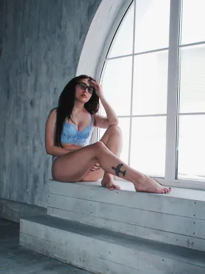 #Brunette #Lunettes #Sous Vêtements #Fansly #Yanalova