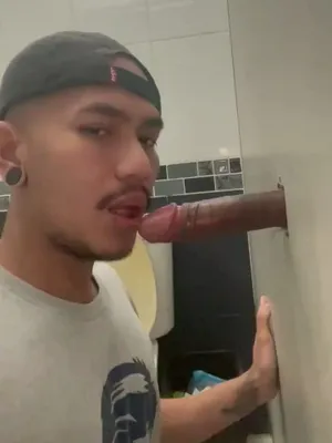#Mamada #Pollas En Agujero #Gay #Latino #Haciéndose Una Paja #Mamada Sin Manos #Vertical Porn #Gorra