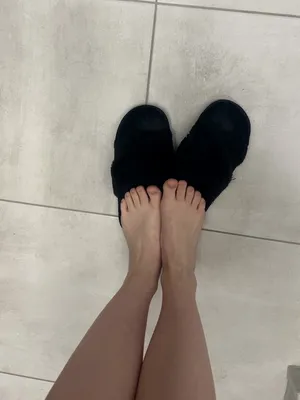 #Amateurs #Foot Fetish #Solo #Onlyfans #Home Video #Toes #Sexy #Sexy Feet #Slippers #Rorry Ree #Toes Wiggling