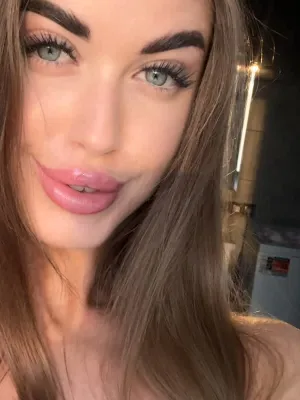 #Grosse Titten #Titten #Onlyfans #Gehörnte #Sextiktok #Ariana X