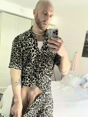 #Tatuaje #Big Cock #es- E Spejo #Solo #Gay #Barbudo #Calvo #Juego De Polla #Mostrar Polla