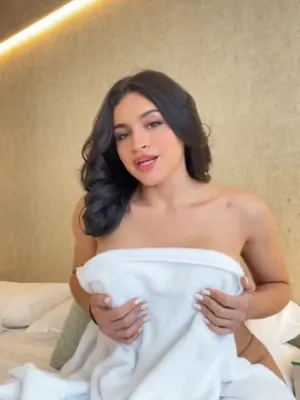 #Big Tits #Shemale #Brunette #Ass #Latina #Big Cock #Solo #Fake Tits #JOI #Vertical Porn #Towel #TS Viviana Blanco