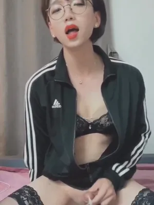 #亚洲 #人妖 #Brunette #Glasses #Cumshot #Solo #Stockings #胸罩 #打飞机 #中国 #Vertical Porn #Ladyboy