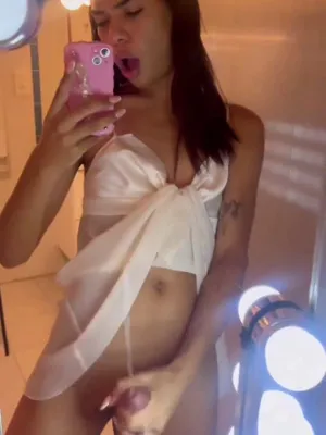 #Shemale #Brunette #Cumshot #Latina #Mirror #Solo #Vertical Porn #Cum On Mirror #TS Alice Tapajos