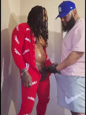 #BBC #Tatuaje #Dreadlocks #Paja #Guantes #Grasa #Barbudo #Black Cock #Vertical Porn #Gorra