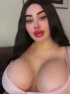 #Gros Seins #Brunette #Onlyfans #Seins Artificiels #Bimbo #Vertical Porn #Bibibugatti