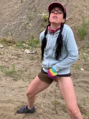#Amateurs #Brunette #Pissing #Glasses #Pigtails #Solo #Outdoor #Vertical Porn