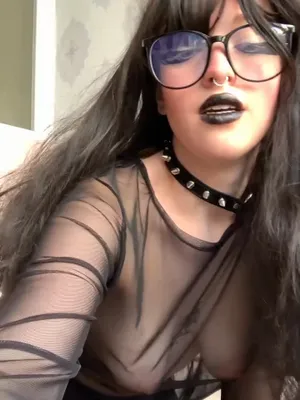 #Mignon #Nichons #Brunette #Gothic #Lunettes #Cul #Mini Jupe #Solo #Onlyfans #Allumeuse #Résille #Pendants #Vertical Porn #Tiktok Porn #Piercing Au Nez #Miky Niky