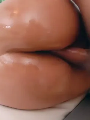 Big cock plunges deep into her tight ass on the massage table. 💦🍑