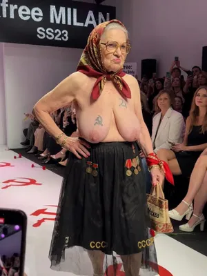#Mature #Publicznie #Glasses #Skirt #Topless #Modelka #Dziwaczne #Old Woman #Saggy Tits #FYP #Viral #Tiktok Porn #Leaki #Instagram Leaks #Tiktok18+ #Freak Hub #Nextgen Vids #Biggusdickus